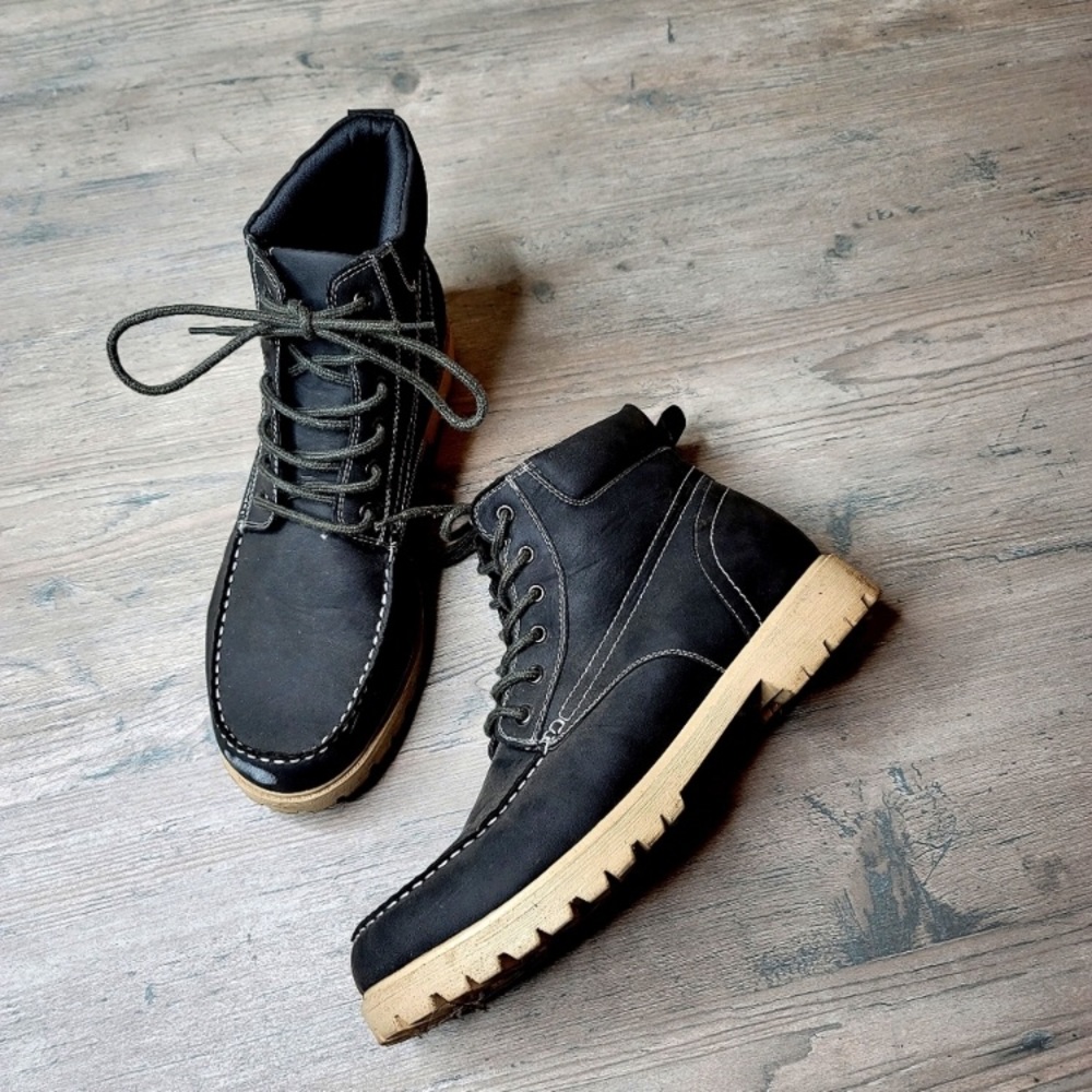 Moc Toe Leather Work Style Boot. Brand new!